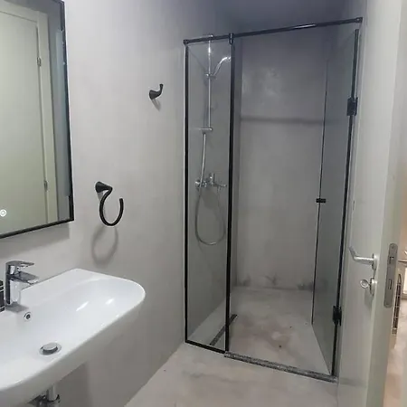 Luxury In Villa Palasë