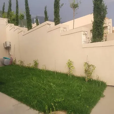 Luxury In Villa Palasë