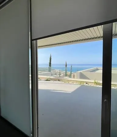 Villa Luxury In Palasë