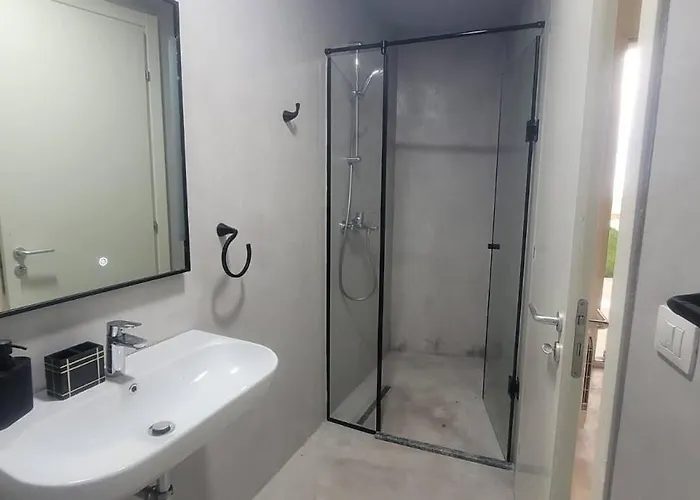 Luxury In Villa Palasë