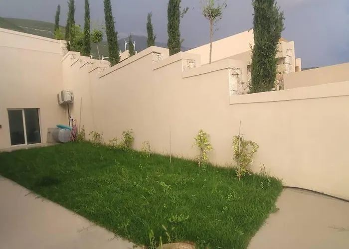 Luxury In Villa Palasë