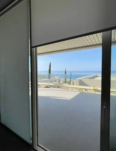 Villa Luxury In Palasë